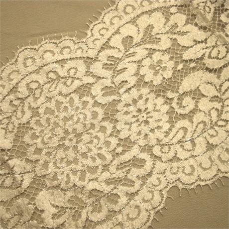 Fine Belgian Ivory/Silver Lace 20cm Image 1