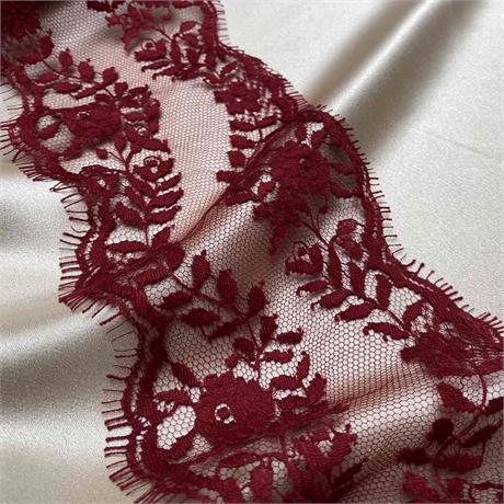 Fine French Double Scallop Lace Trim Image 1