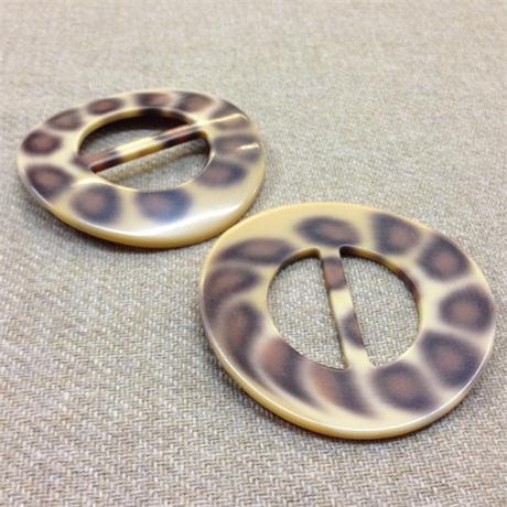 Plastic Leopard Print Circular Buckle Image 1