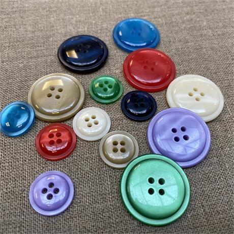 Italian Pearlised 4-Hole Button Image 1