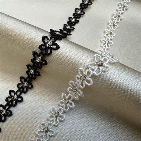 Small Metallic Daisy Trim Image 1