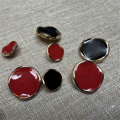 Gold Rimmed Enamelled Shank Button Image 1