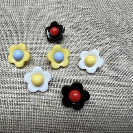 Plastic Flower Button Image 1