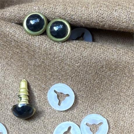 Coloured Plastic Animal Eyes Image 1