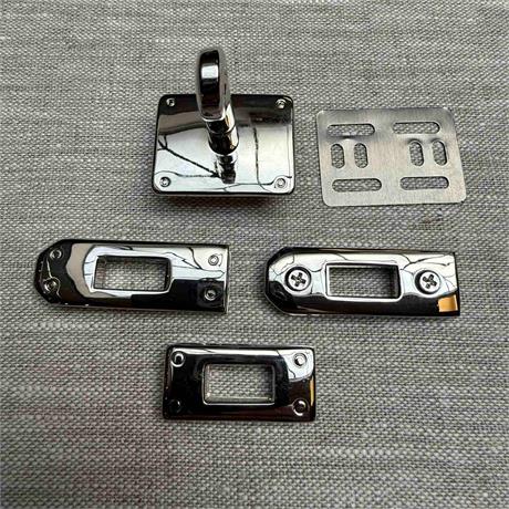 Kelly Bag Fastening Image 1