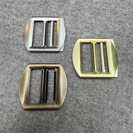 WAISTCOAT BUCKLE WITH TEETH Image 1