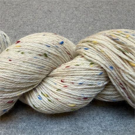 Undyed Donegal 4-ply - 100g = 400m Image 1
