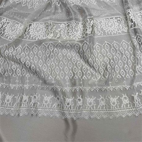 Banded Chantilly lace Image 1