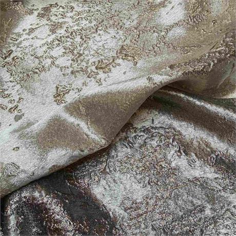 Metallic Italian cloque Image 1