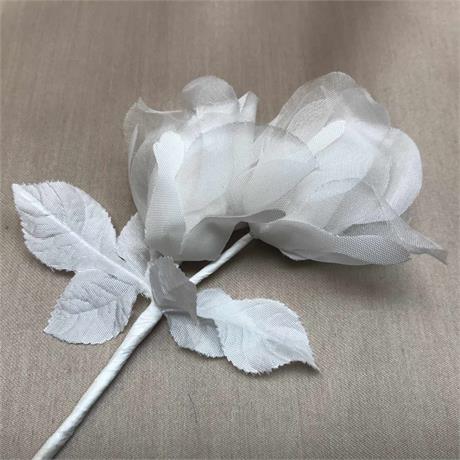 Bunch 2 Silk Rosebuds Image 1