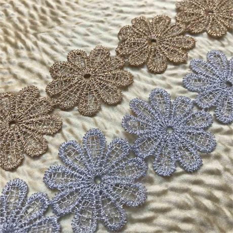 Metallic Guipure Large Daisy Trim Image 1