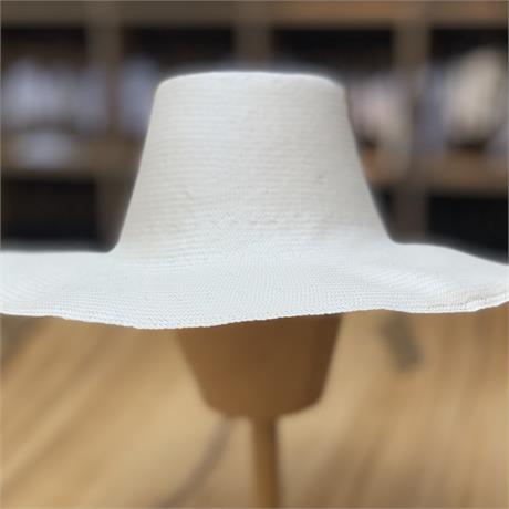 Fine Paper Capeline Image 1