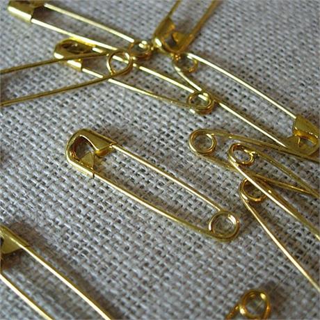 Gilt Midget Safety Pins Image 1