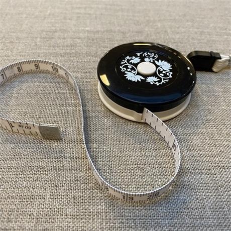 SeeKnit Tape Measure Metric/Imperial with Magnet - Black Flower Image 1