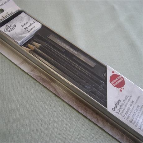 Mini Tin Sketching Art Set Image 1