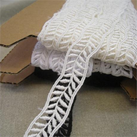 Guipure Wavy Leaf Trim Image 1