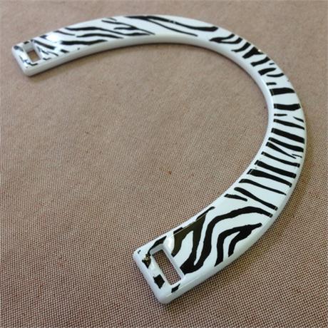 Plastic Zebra Print Bag Handle Image 1