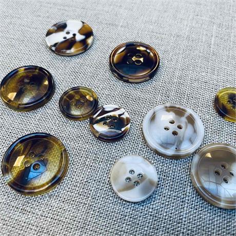 4-Hole Tortoiseshell Effect Button Image 1