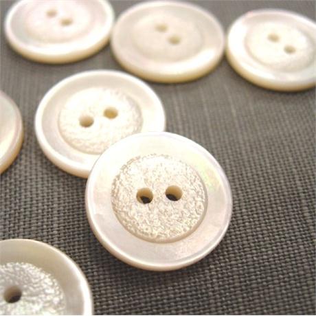 Mother of Pearl Shell Button Sz24 Image 1