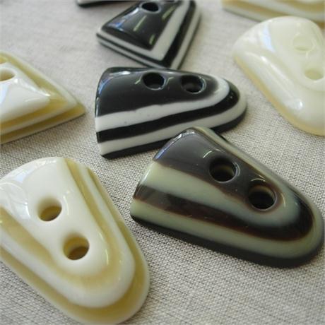 Plastic Toggle Image 1