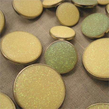 18mm Matt Glitter Button Image 1