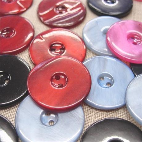 24mm Dyed Shell Button Image 1