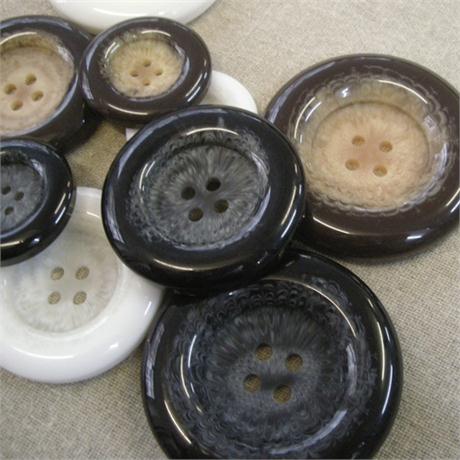 Giant Buttons Sz100 Image 1