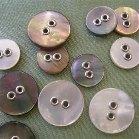 Mother of Pearl Button Sz24 Image 1