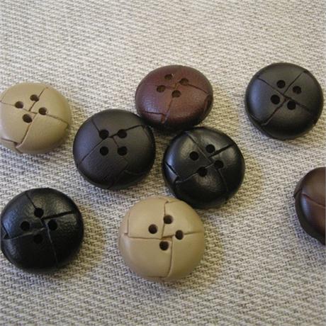 4-Hole Leather Buttons 18mm Image 1