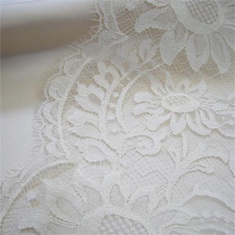 Large Floral Chantilly Image 1