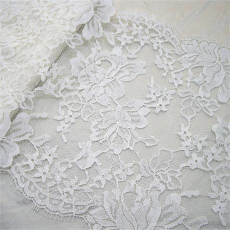 Ivory Lace trim 24cm Image 1