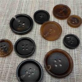 Portuguese 4-Hole Horn Buttons thumbnail